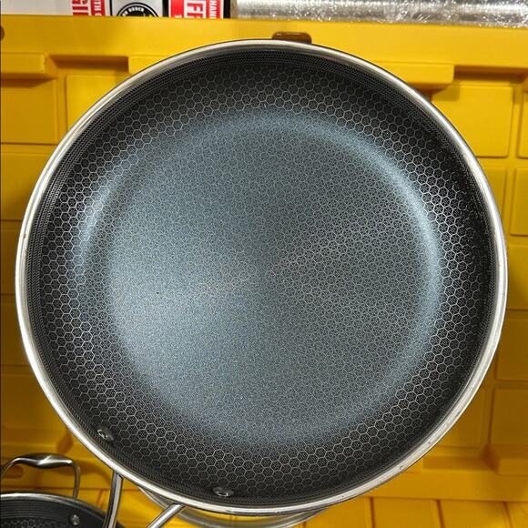 HEXCLAD 4 Piece Nonstick Stainless Steel Frying Pan Set 10 12 and Wok $600 - Picture 4 of 7